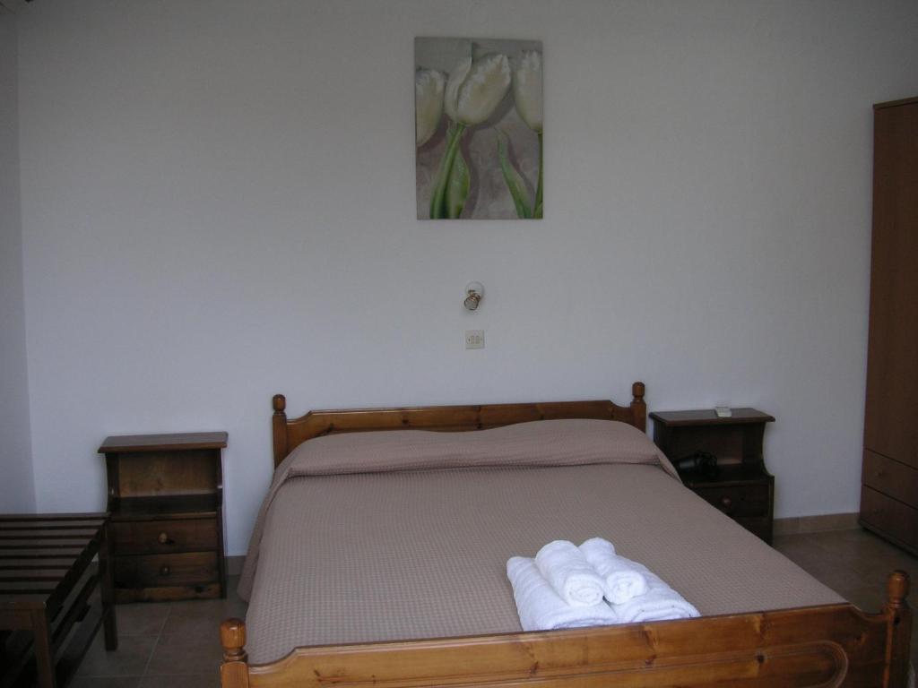 Maria Studios And Apartments Charaki Quarto foto