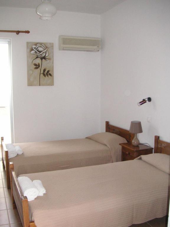 Maria Studios And Apartments Charaki Quarto foto